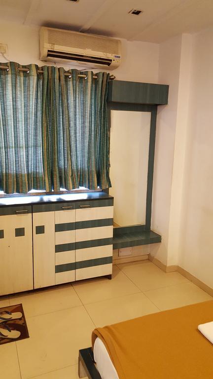 Hotel Relish Vadodara Exterior photo