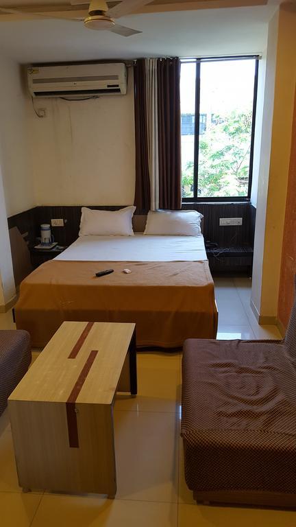 Hotel Relish Vadodara Exterior photo