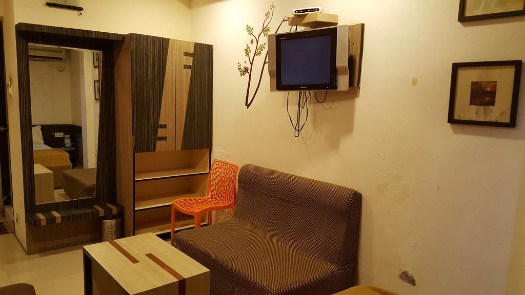 Hotel Relish Vadodara Exterior photo