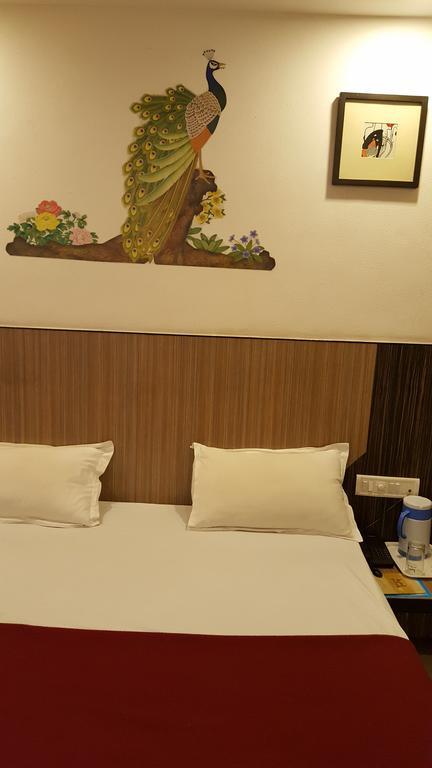 Hotel Relish Vadodara Exterior photo