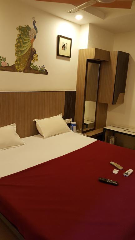 Hotel Relish Vadodara Exterior photo