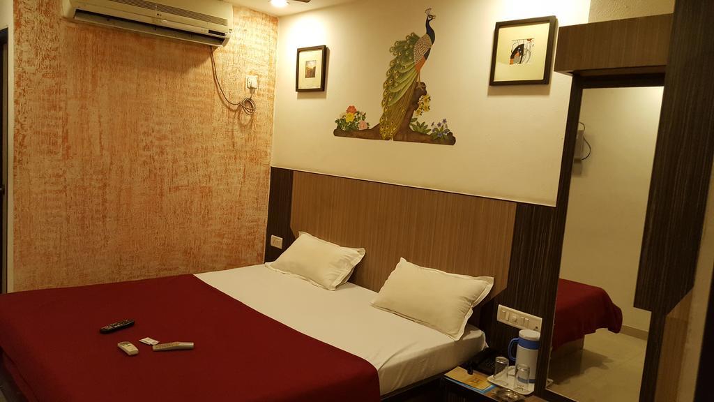 Hotel Relish Vadodara Exterior photo